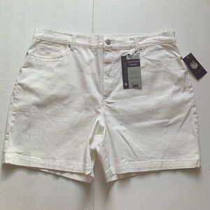 Gloria Vanderbilt Amanda Shorts White Size 18 NWT